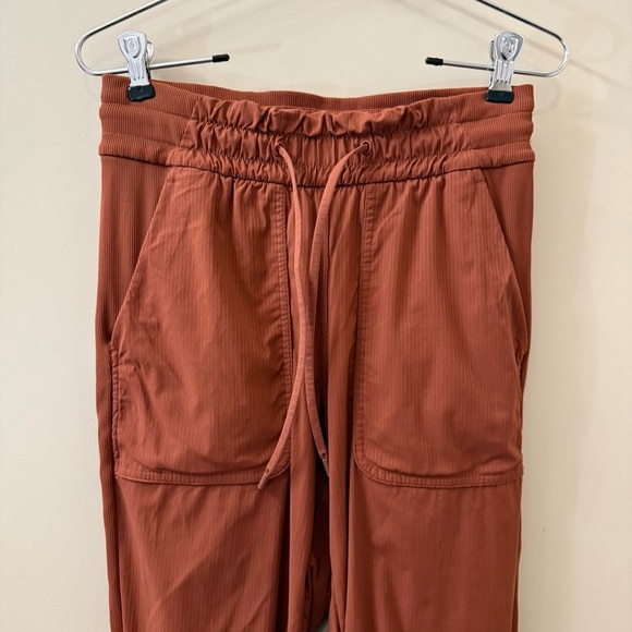 Lululemon women’s Beyond the Studio Jogger pants in Dark Terracotta size 4 - Picture 7 of 12